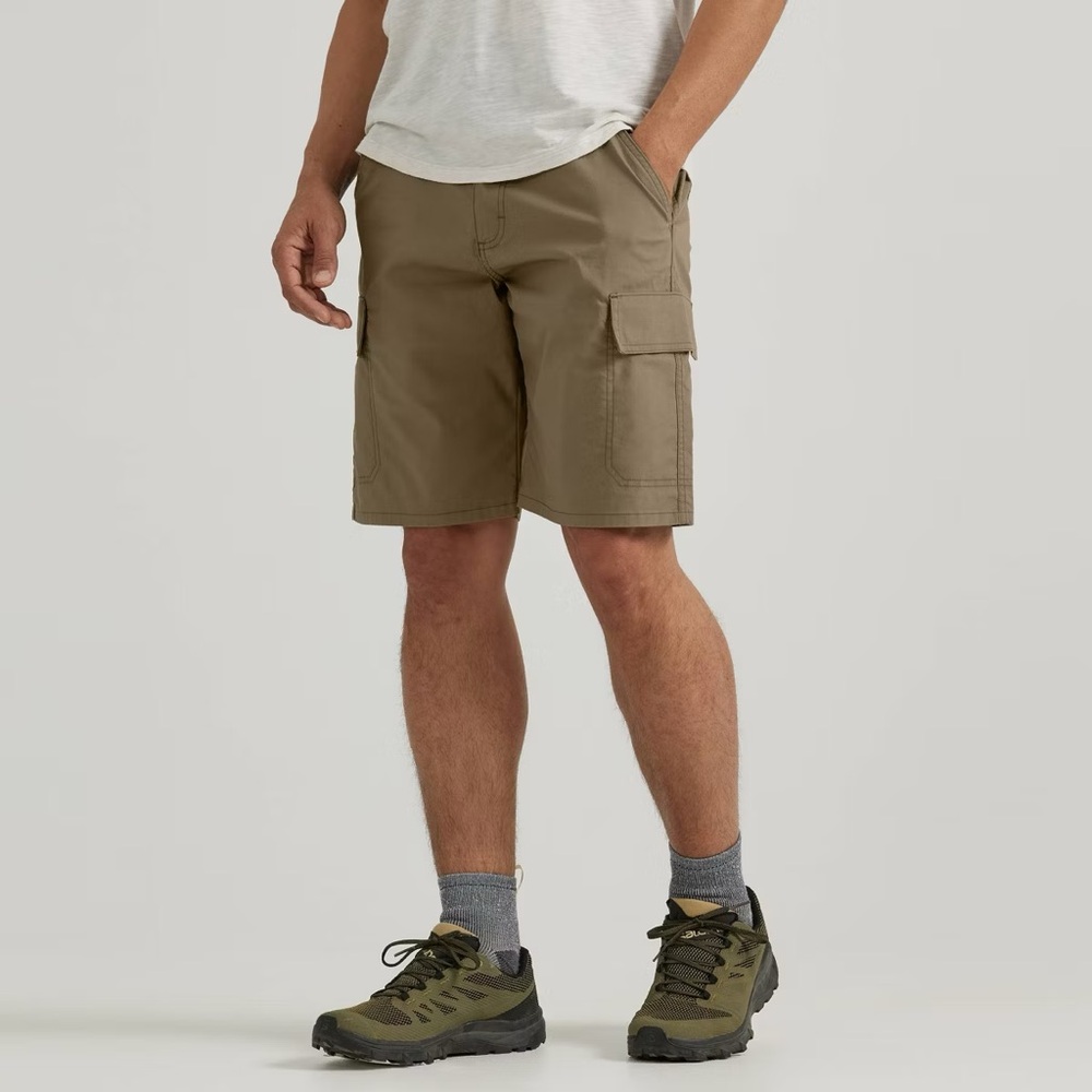Wrangler Men's 10” Cargo Walking‎ Shorts Taupe Excellent Condition Size 36
